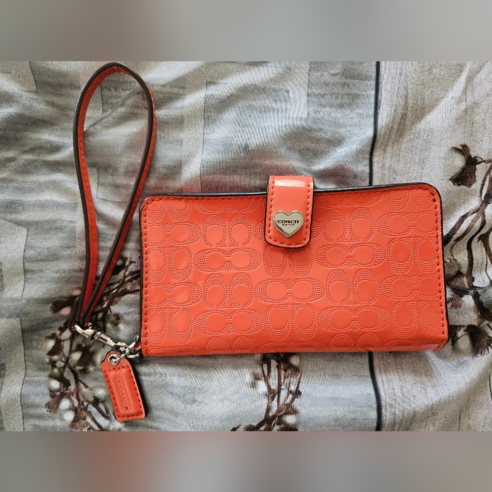 Coach wristlet wallet